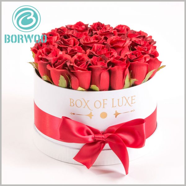Large round gift boxes for flower. The white paper tube flower packaging box and the red silk towel gift bows enhance the gift value of flowers.