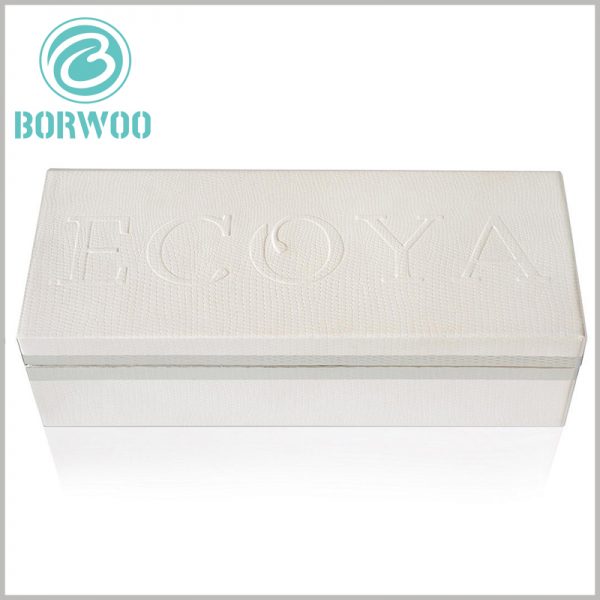 cardboard candle boxes packaging with emboss printing. The brand name is printed with emboss, which can better reflect the texture and appeal of the packaging and brand.