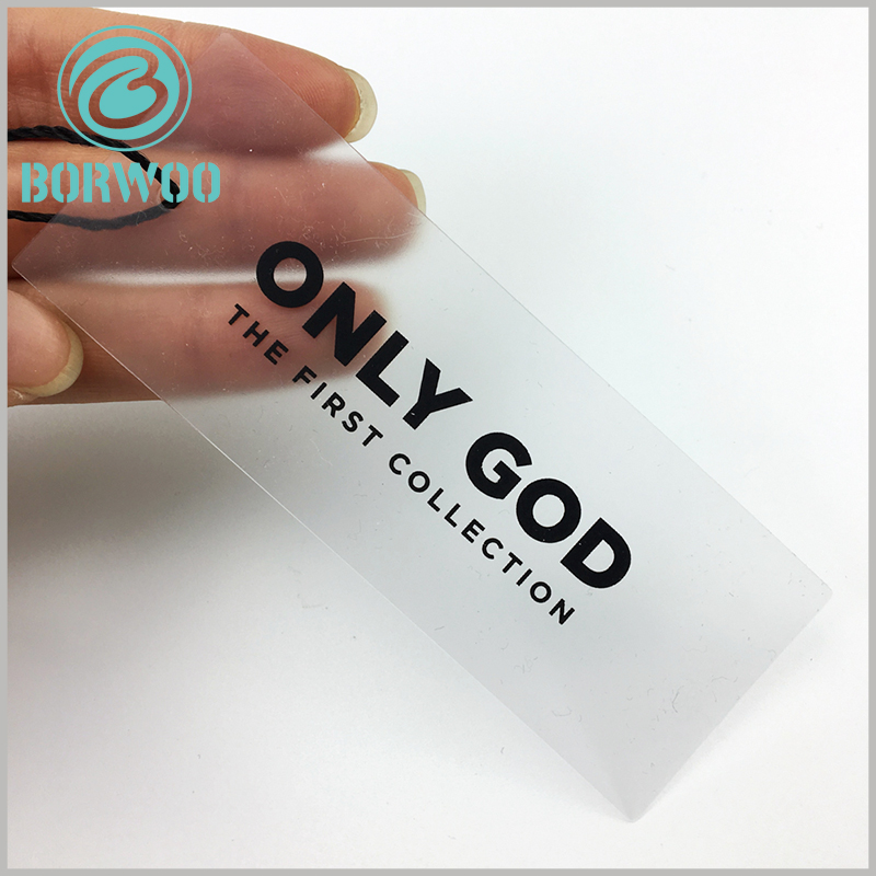 clear plastic hang tags withprinting. The customized plastic tag has relevant information such as the brand name, so that the product has brand value.