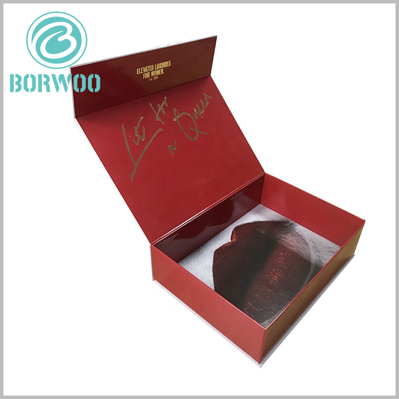 creative lipstick gift boxes packaging wholesale. The inner bottom of the customized cosmetic boxes has "attractive" lip prints, which impress the customers' products and brands deeply.