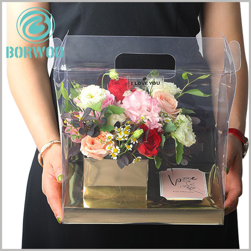 custom plastic gable boxes for flower packaging. Pasting printed labels on clear plastic packaging boxes allows the packaging to promote product features and brand value in a targeted manner.