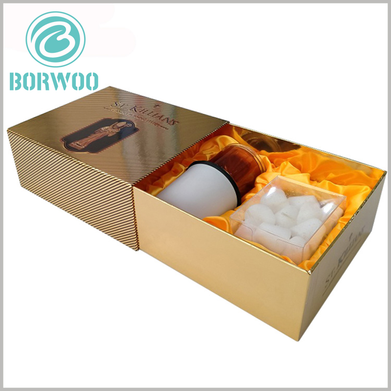 luxury candle packaging boxes wholesale. Gold cardboard is used as the laminated paper for the inner and outer boxes of the packaging, making the packaging more luxurious.