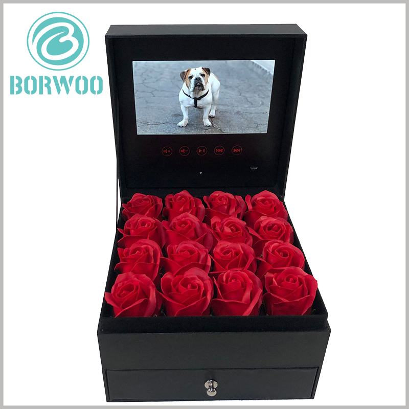 luxury flower packaging boxes with video screens. The personalized flower packaging box is of high value, creating a pleasant experience for customers.