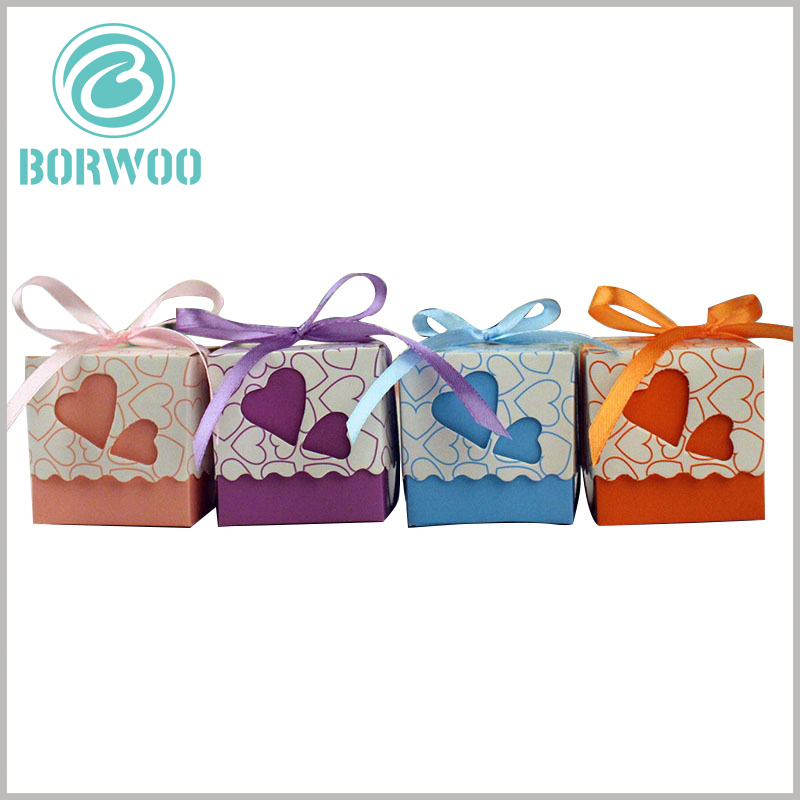 small gift boxes packaging wholesale. The square cardboard chocolate boxes are wrapped with ribbon gift bows as decoration, which makes people who receive food gifts feel valued.