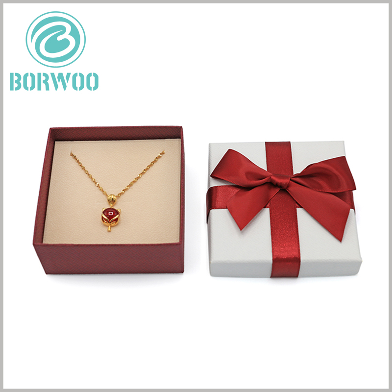 small necklace gift boxes with bows wholesale. As one of the raw materials of jewelry packaging, gray board paper greatly improves the robustness and durability of the packaging.