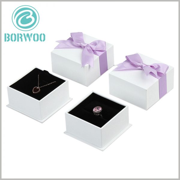 white square cardboard jewelry boxes wholesale. The flocking inserts inside the customized gift box are different to meet the fixing and display requirements of different jewelry types.