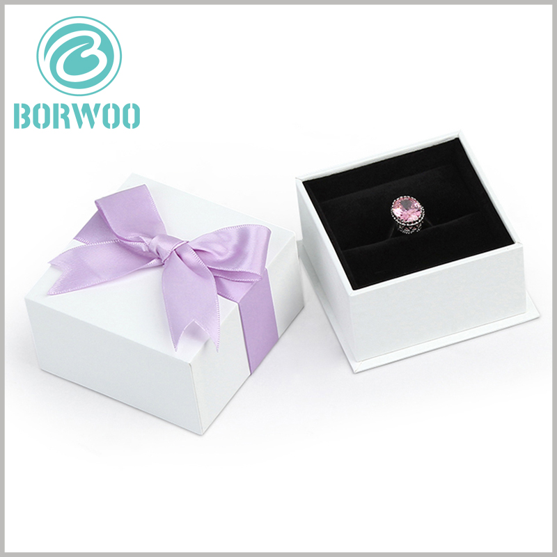 Small necklace gift boxes with bows